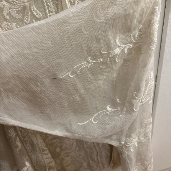 Vintage cream coloured sheer blouse with embroidery - Picture 6 of 14